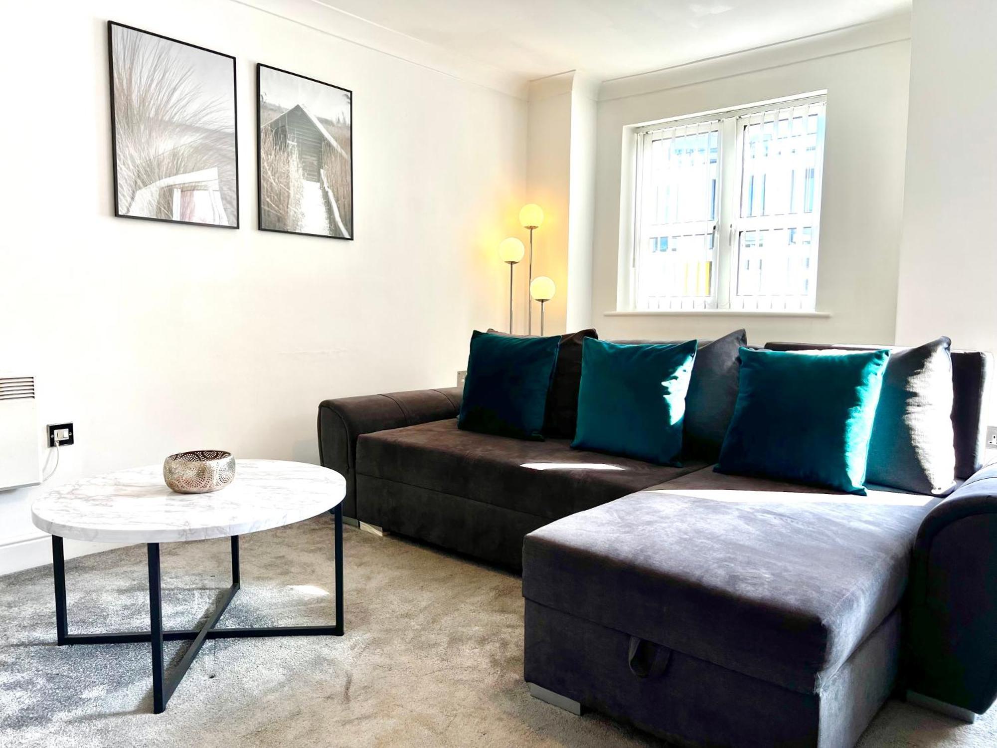 City Centre Escape - Stylish And Serene 1Br Apartment *