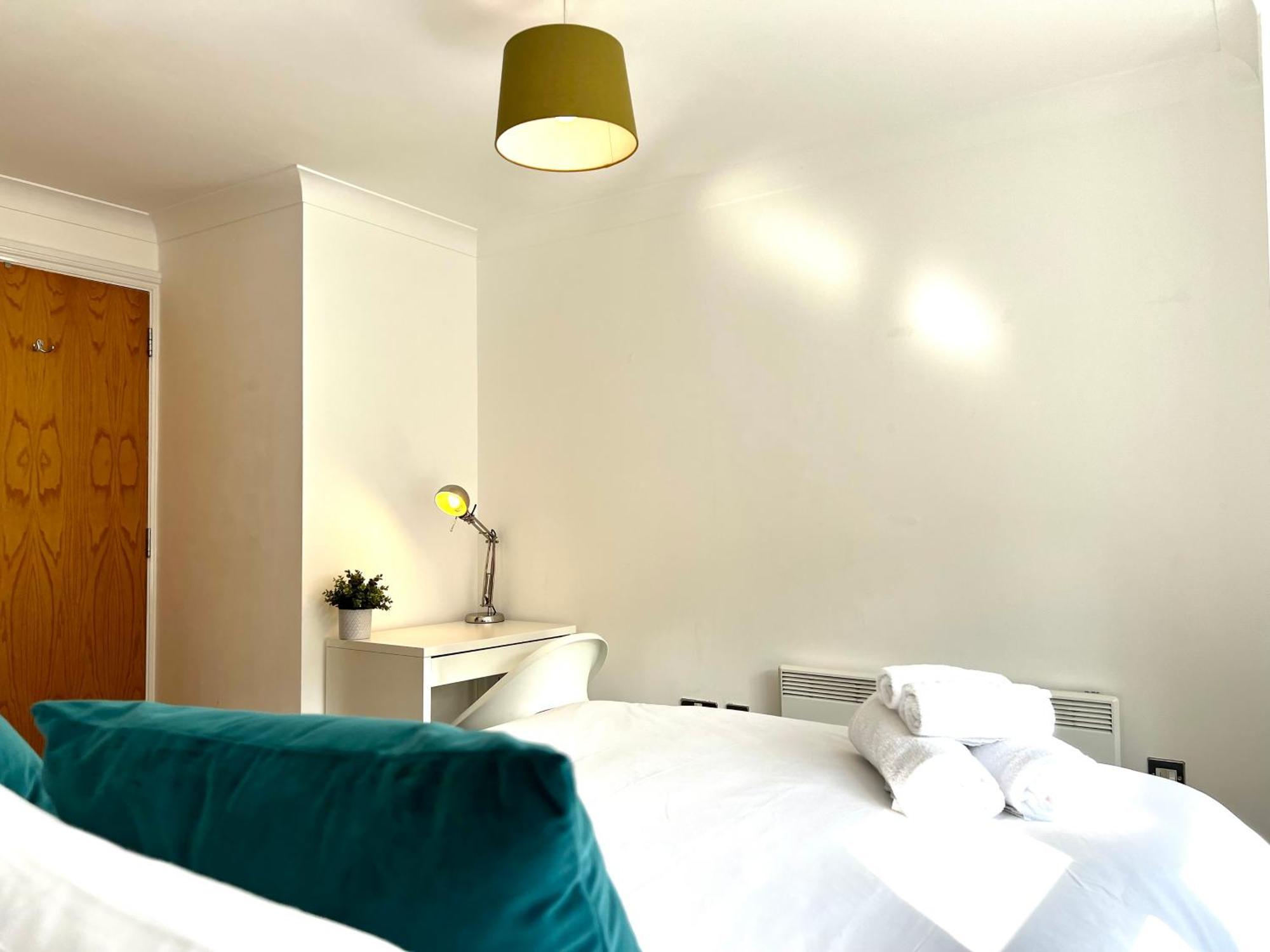 City Centre Escape - Stylish And Serene 1Br Apartment *
